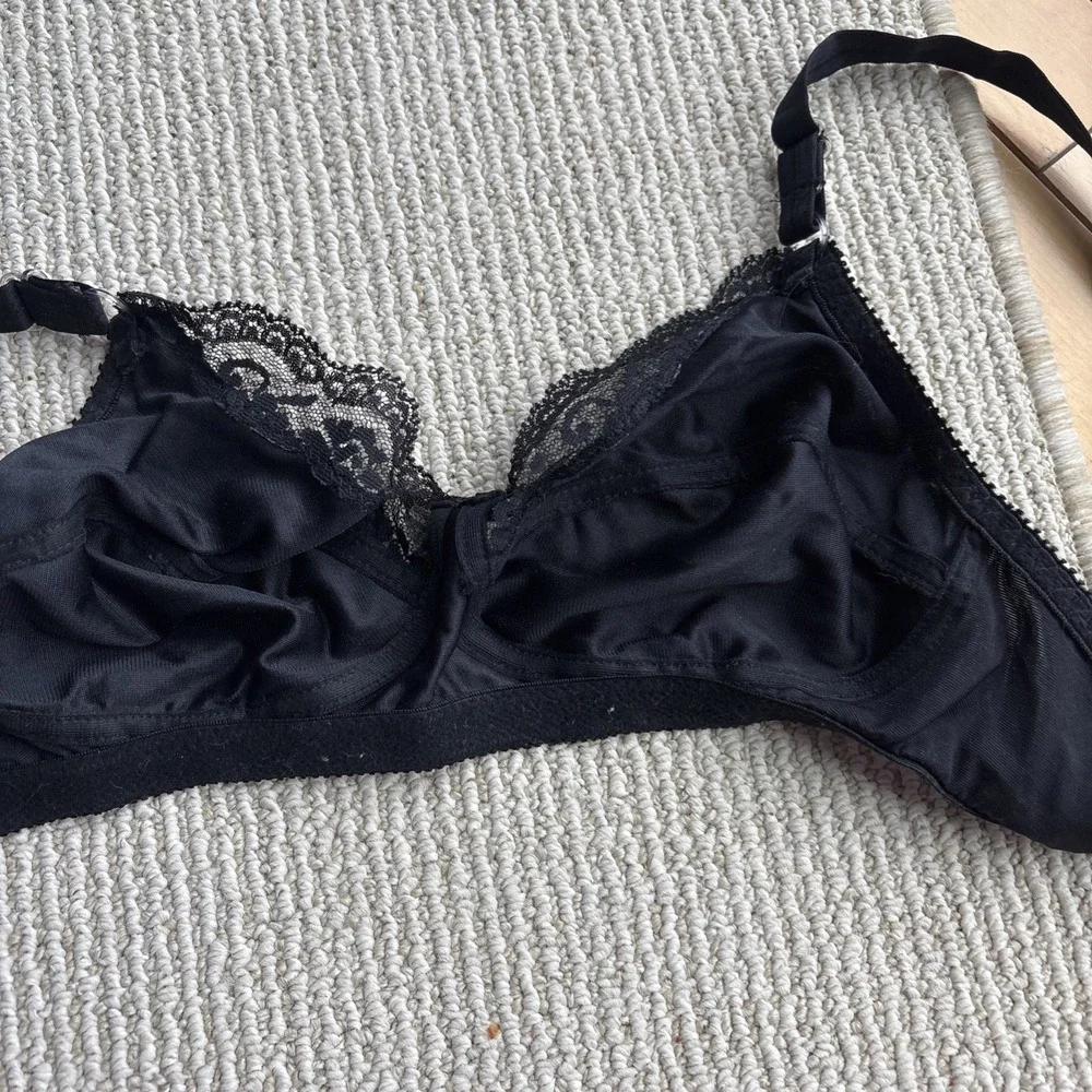 Vintage The Lovable Company Bra 36B Black Satin Polyester Wireless Bra